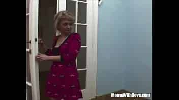 ताऊ जी की बड़ी लड़की को बाथरूम में नहाने के चोदा XXX Sister Sex video