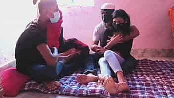 इंडियन कपल ने एक दूसरे की वाइफ को स्वैप करके जबरदस्त चोदा video