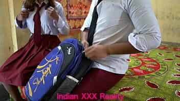 इंडियन बेस्ट एवर कॉलेज की लड़की और कॉलेज की लड़के की ल चुदाई स्पष्ट हिंदी आवाज में video