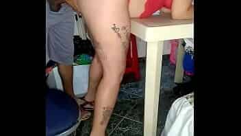 mi vecina me envia un rico video horas después logro follarla y su esposo no se entera video