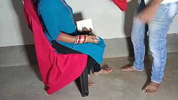 w w w xxxvdo टेलर की बेटी ने पेंट का नाप लेने के बहाने लण्ड पकड़ा और चूत चुदाई XXN Tailor Sex video